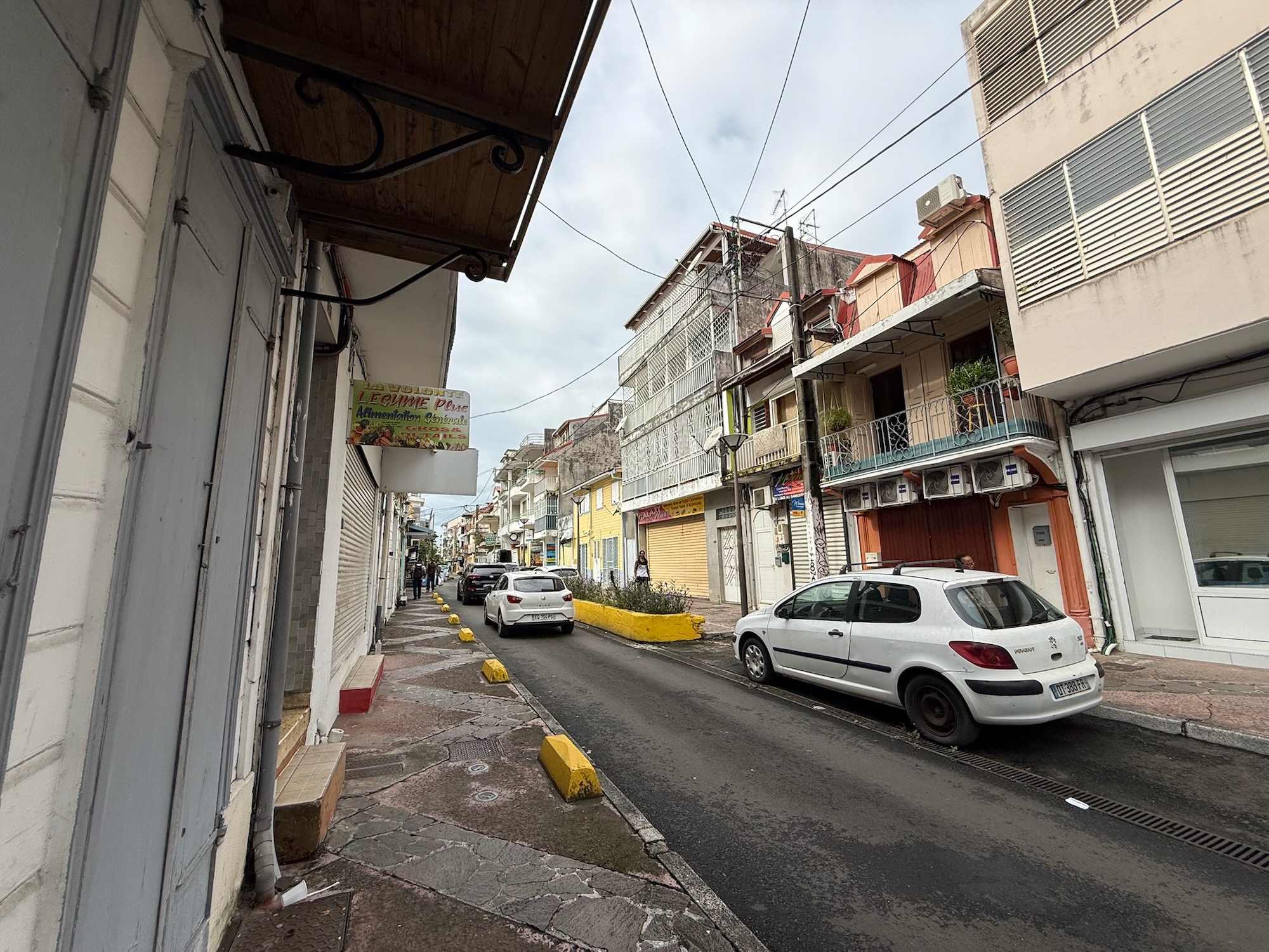 IMG_8007 Ein typisches koloniales Straßenbild auf Guadeloupe