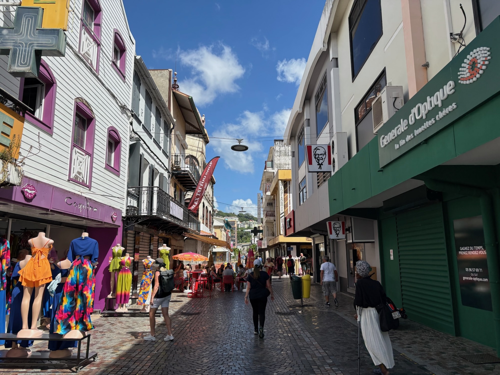 Das belebte Stadtzentrum erinnert sehr an Europa