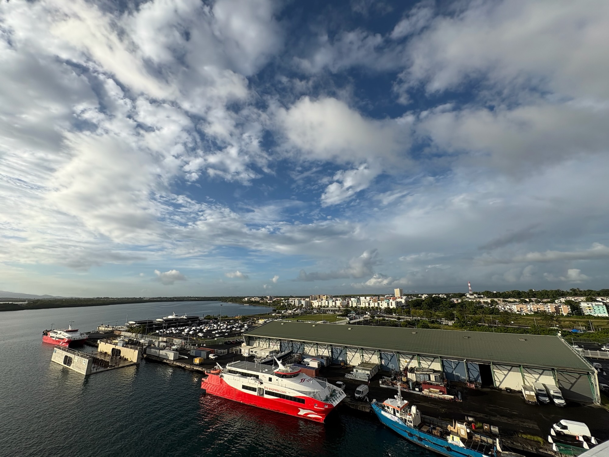 IMG_1806 Blick über den Hafen der Inselhauptstadt